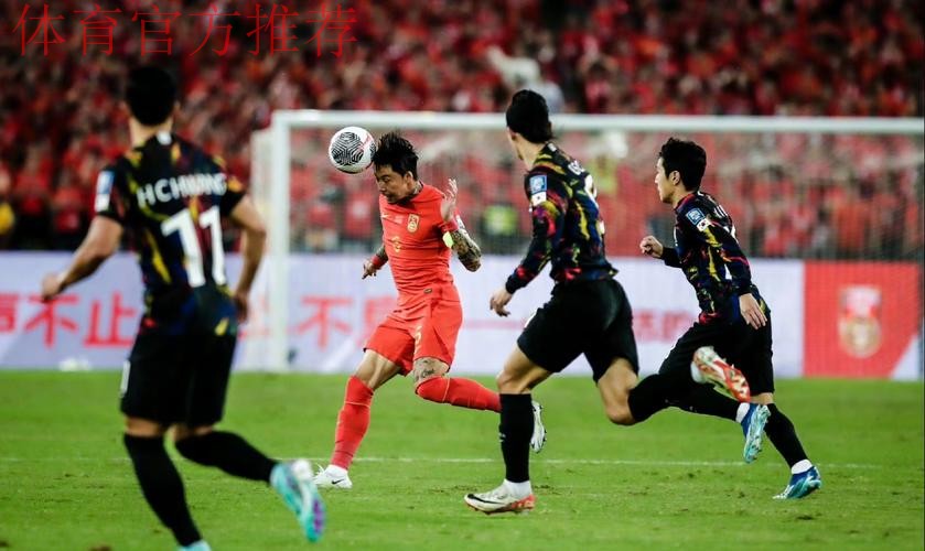 深圳首训 国足提前适应比赛用球